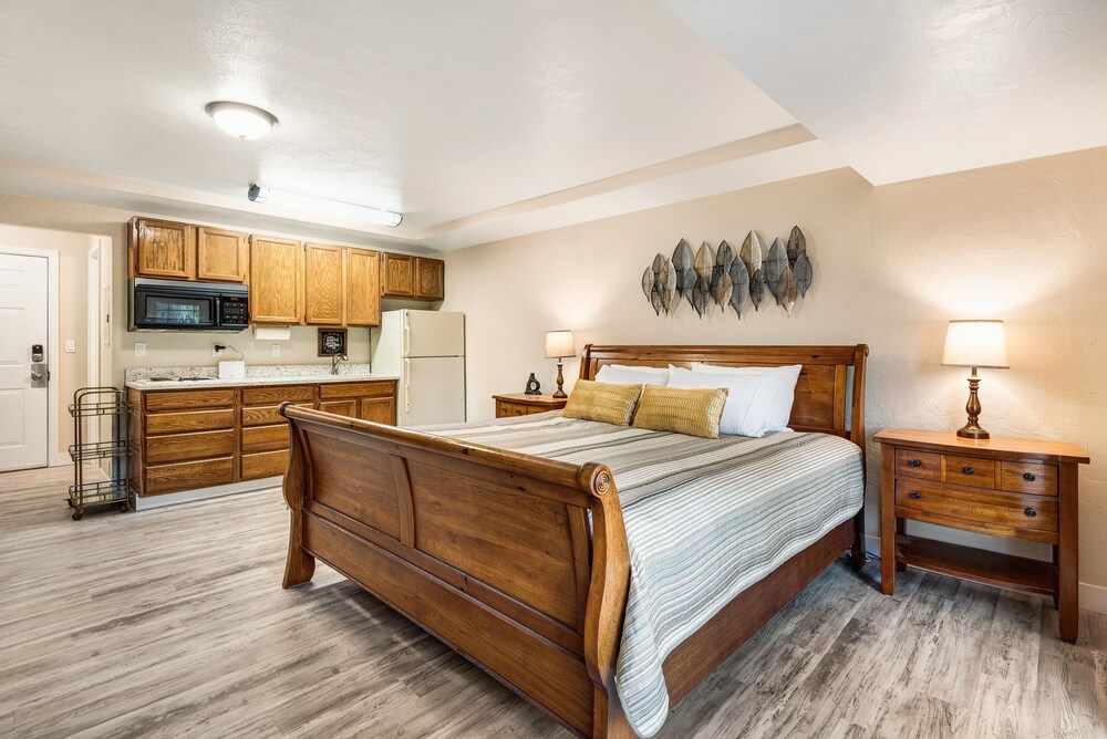 Bend Riverside Inn & Suites - photo 200