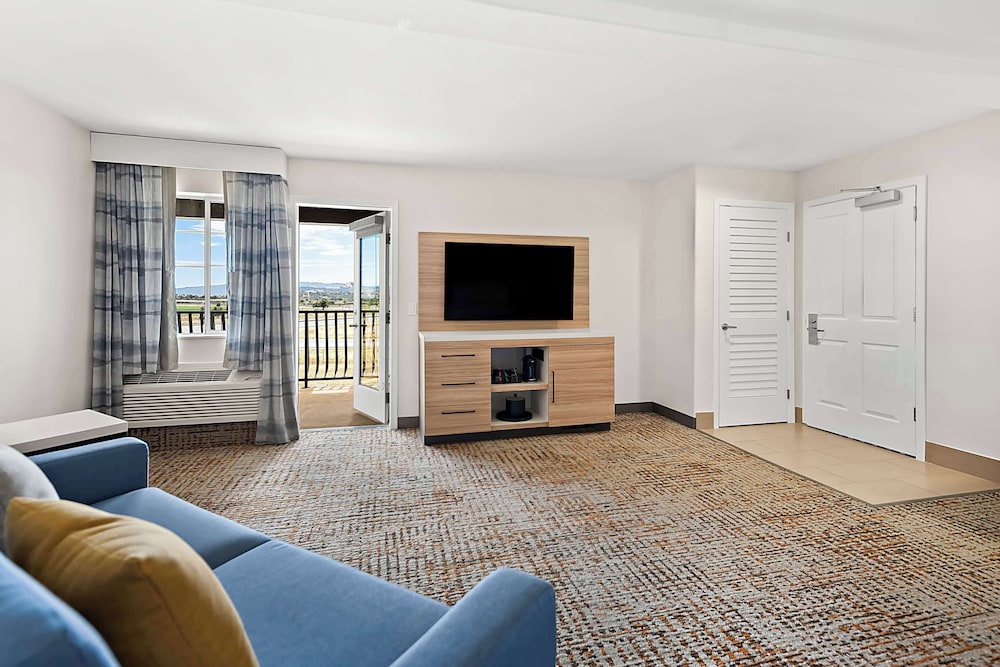 Hampton Inn Morgan Hill - photo 13
