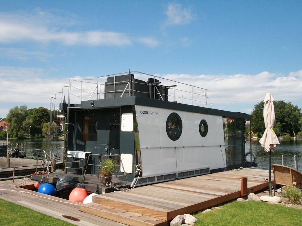 Hausboot Friedrich In Malchow — Malchow