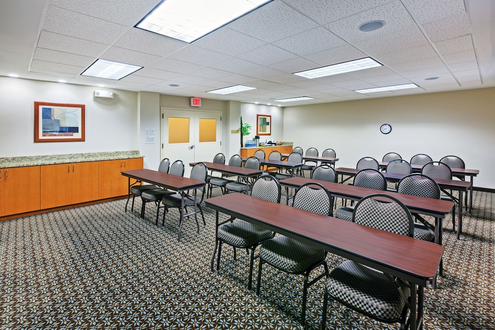 Candlewood Suites El Paso North by IHG - photo 31