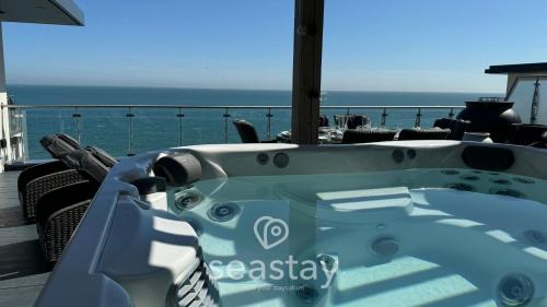 Aurora Spa Seaview Penthouse Ramsgate in Ramsgate, United Kingdom