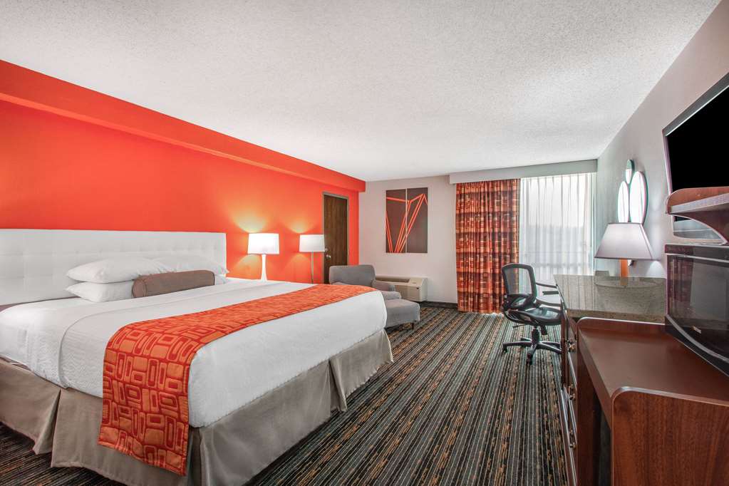 Howard Johnson by Wyndham Lexington - photo 13