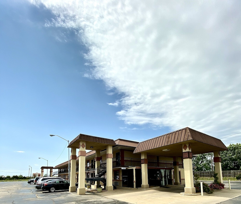 Super 8 by Wyndham Shawnee - photo 34