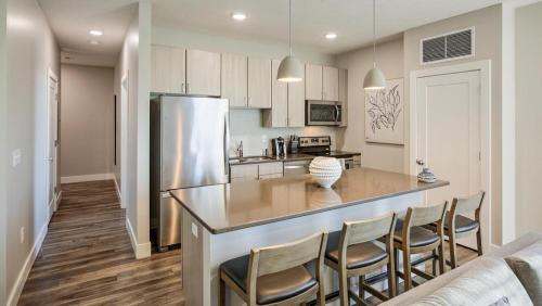 Landing at South Bank 2 Bedrooms in Manchester — 4-Star Luxury Hotel in Richmond, United States