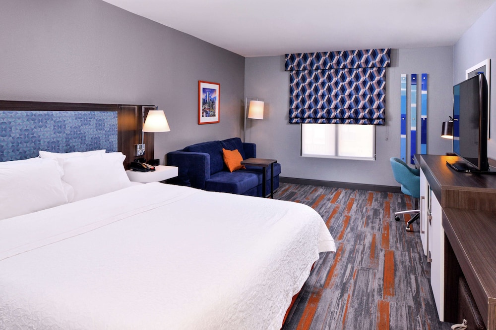 Hampton Inn & Suites Legacy Park Frisco - photo 13