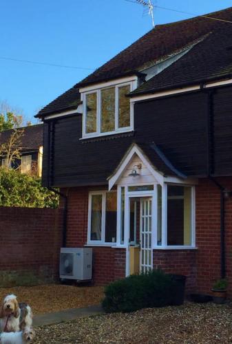 Gorgeous Comfy Cottage Walking Birdwatching Paddle Boarding and Seafood on the Doorstep — 4-Star Luxury Hotel in West Mersea, United Kingdom