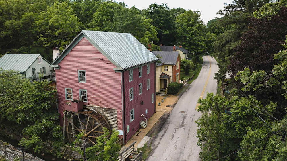 The Inn at Gristmill Square — hotel in Warm Springs