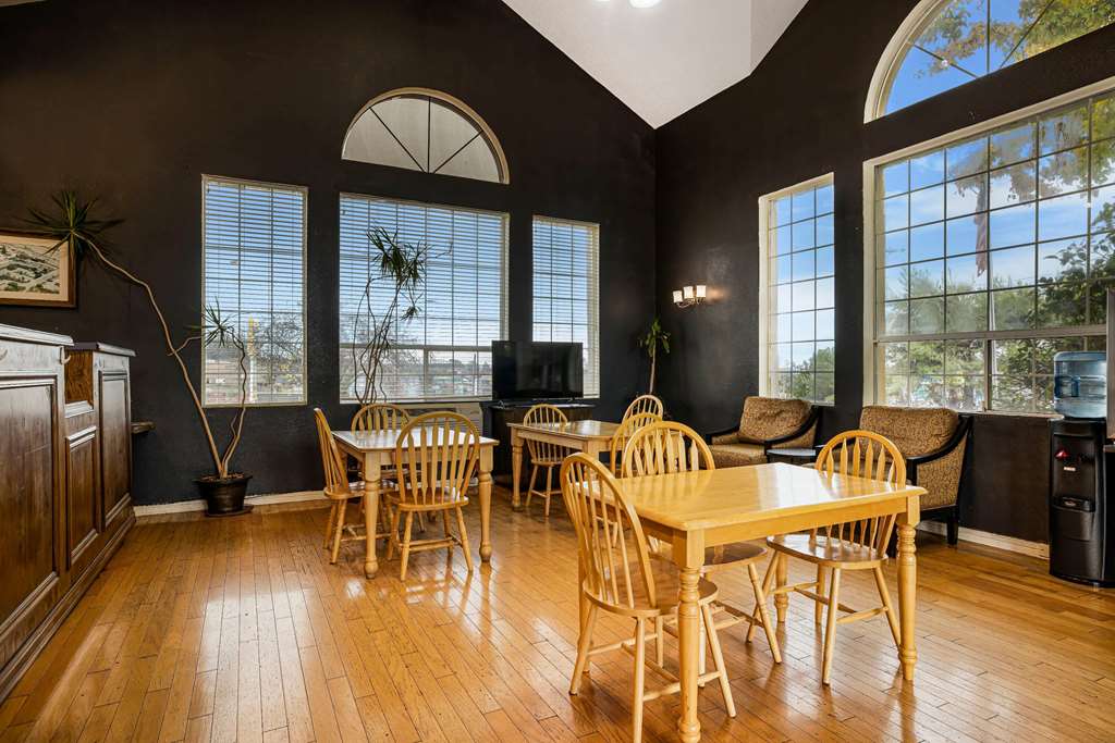 Super 8 by Wyndham Auburn - photo 5