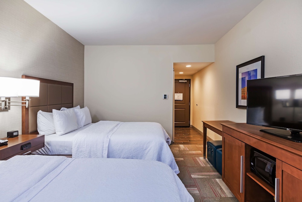 Hampton Inn & Suites Claremore - photo 9