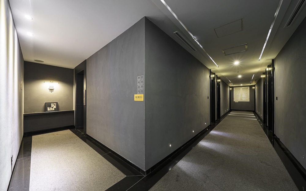 Pyeongchon Avenue 186 in Anyang-Si, South Korea