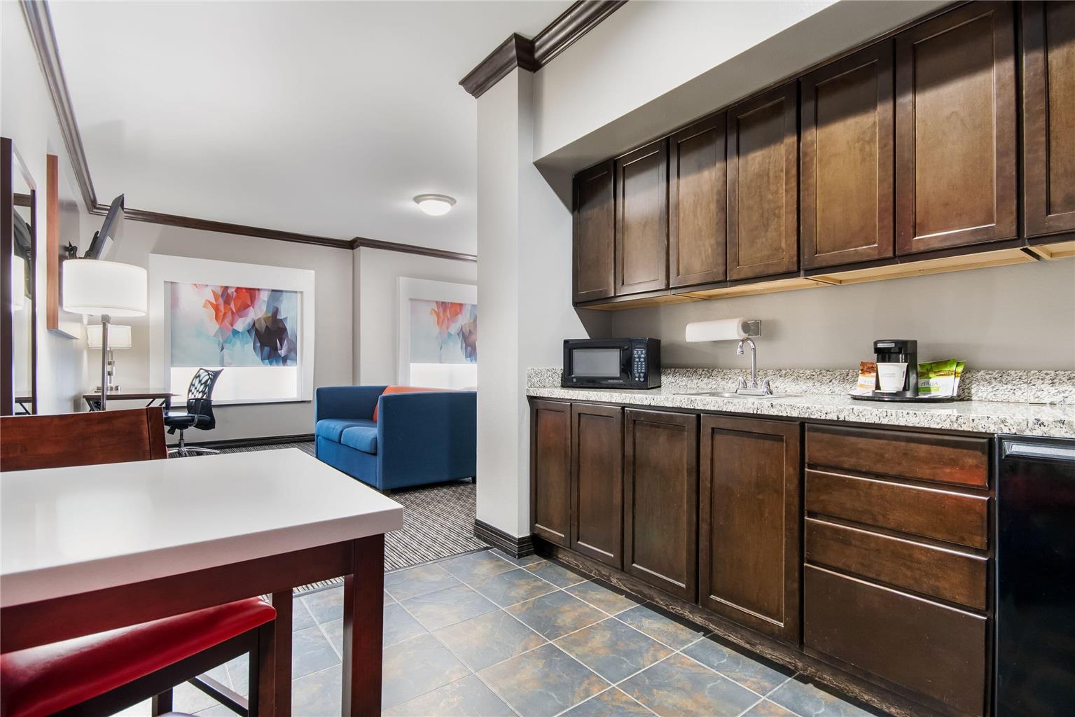 Hawthorn Suites by Wyndham Lubbock - photo 11