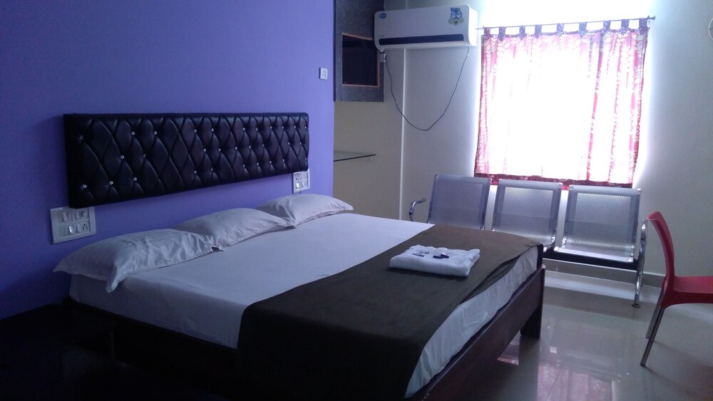 Iroomz Hotel New Ss Inn in Guntur, India