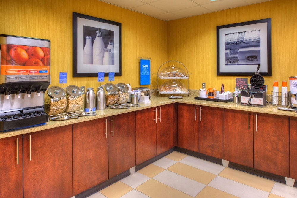 Hampton Inn & Suites Ontario - photo 39