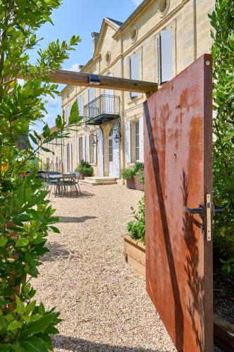 NEW 5 star classified Deluxe Wine Estate — hotel in Montagne