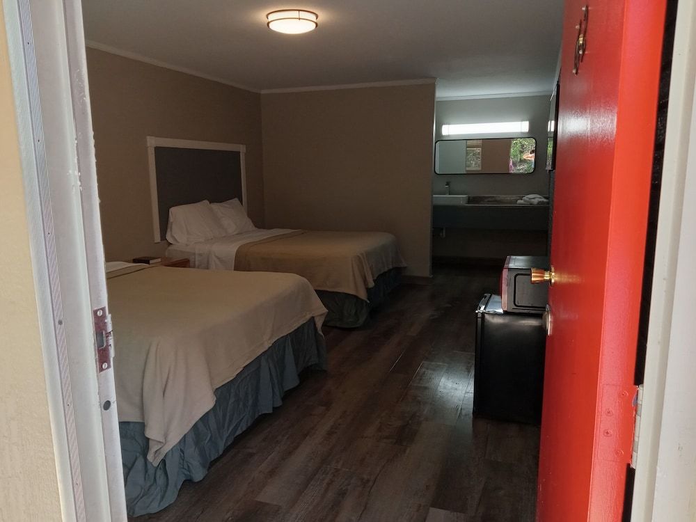 Shelaine Motel - photo 13