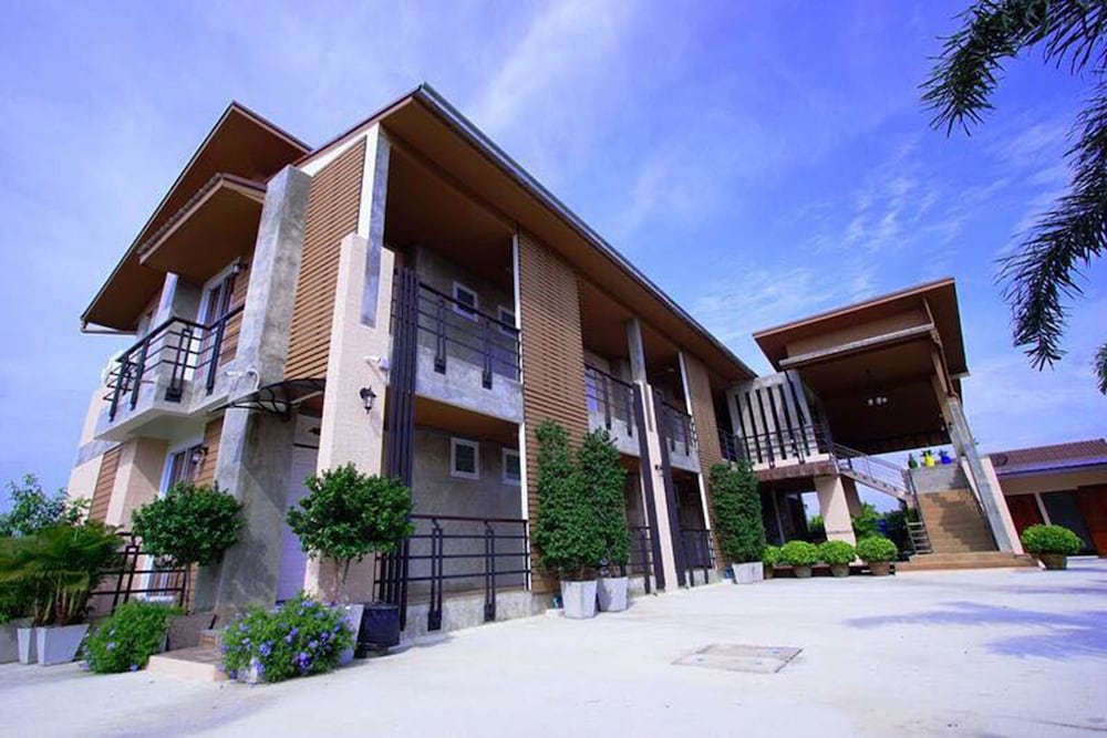 Nava Resort - carbon neutral hotel in Pak Phli