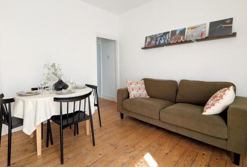 Urban Oasis Serviced Suite Families remote work corporate contractors — 4-Star Luxury Hotel in Coventry, United Kingdom