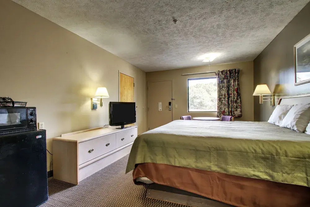 Super 8 Durant - photo 11