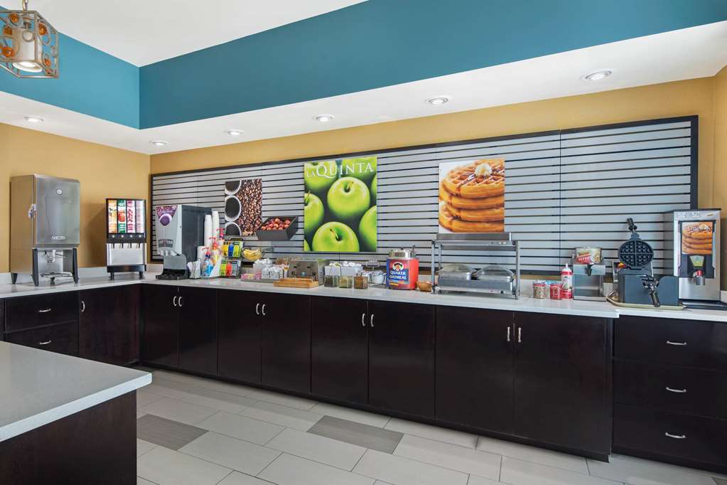 La Quinta Inn & Suites by Wyndham Oxford Anniston - photo 43