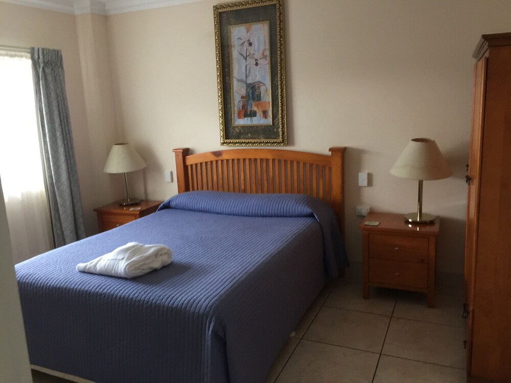 Westside Tavern & Motel — 5-Star Luxury Hotel in Maryborough, Australia