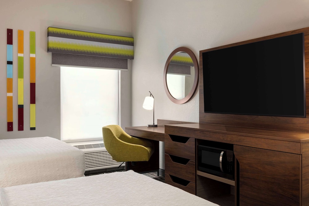 Hampton Inn Starkville Mississippi State University - photo 12