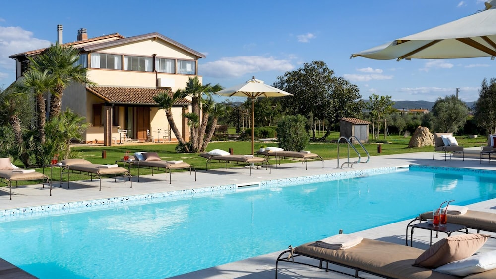 La Buganvilla 14 — 4-Star Luxury Hotel in Campiglia Marittima, Italy