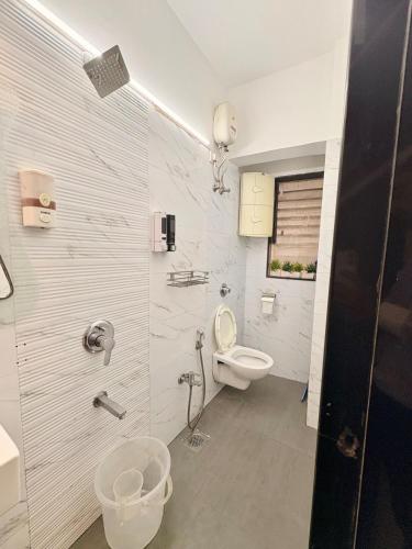 Studio 105 Bhamala House Near Boojee cafe Kantwadi Bandra West