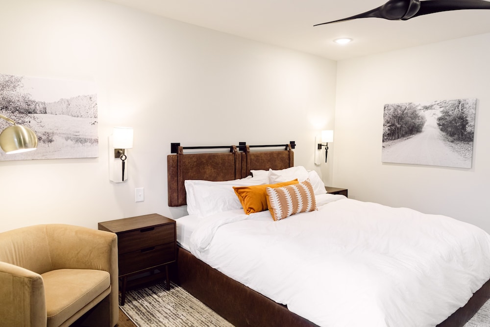 Tangerine Motel - photo 35