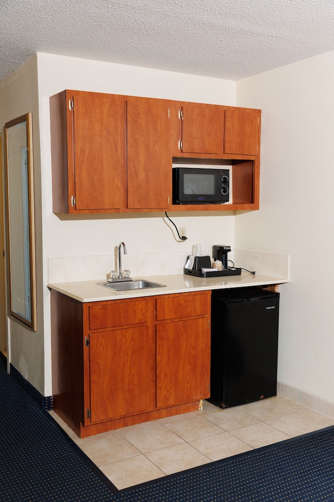 Garnet Inn & Suites Orlando - photo 40