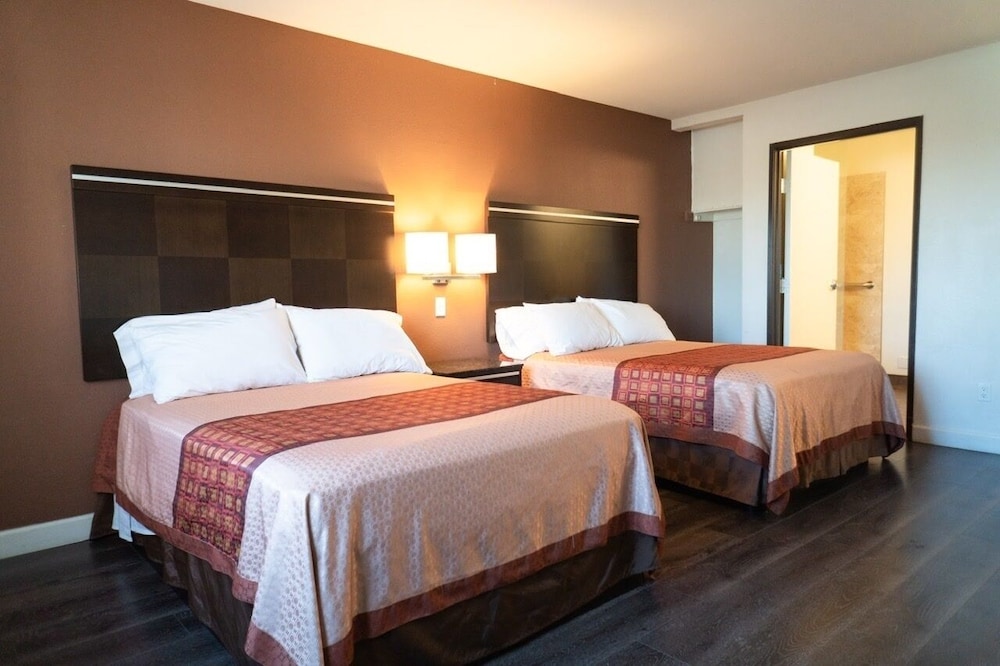Maywood Inn - photo 10