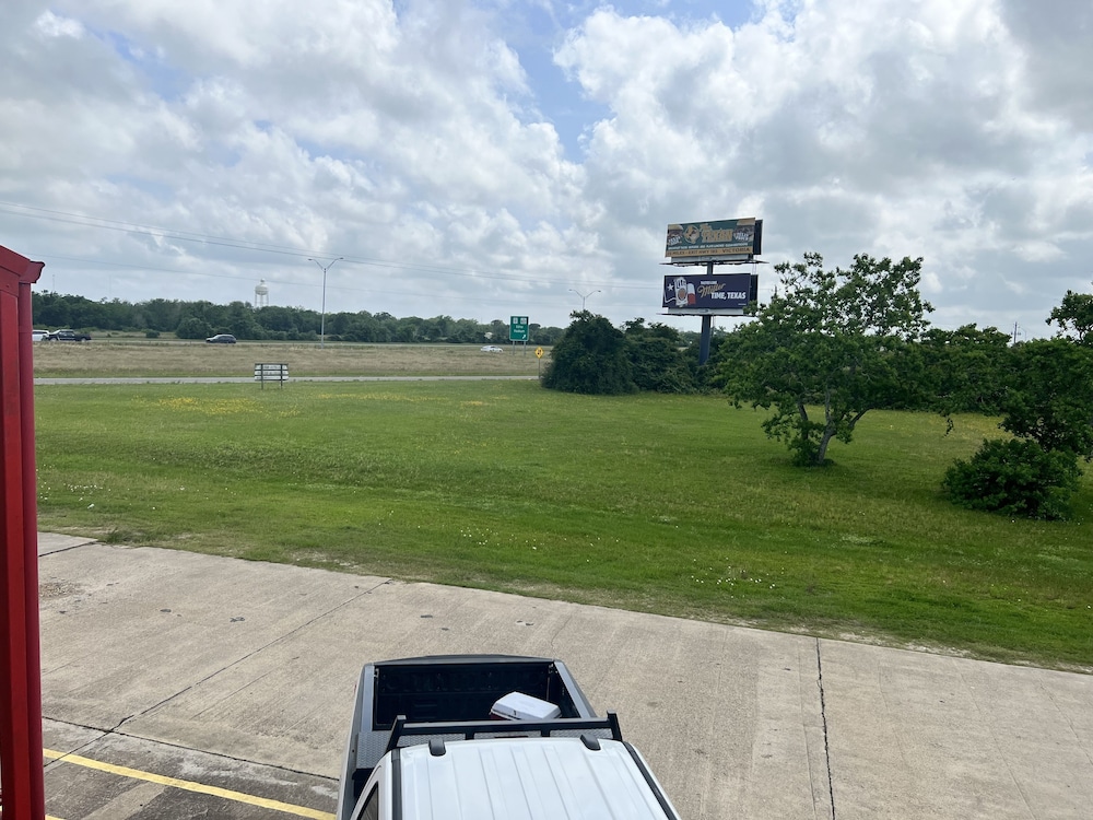 Americas Best Value Inn Edna - photo 31