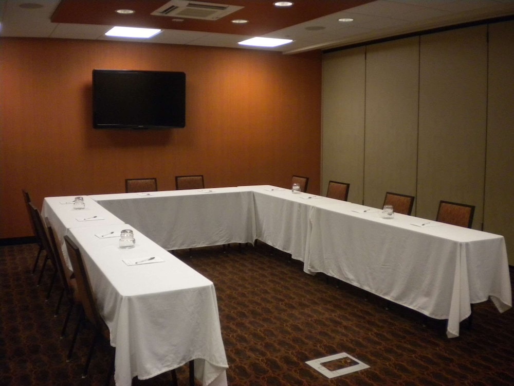 Hampton Inn & Suites Cincinnati Uptown University Area - photo 38