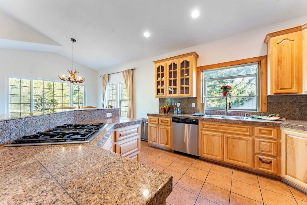 Blitzen by Avantstay Pet friendly Tahoe Retreat Near Heavenly Ski Resort - photo 8
