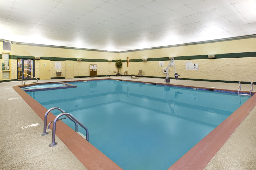 Holiday Inn & Suites Bolingbrook by IHG - photo 33