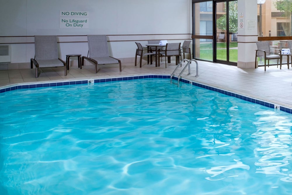Courtyard by Marriott Detroit Dearborn - photo 7