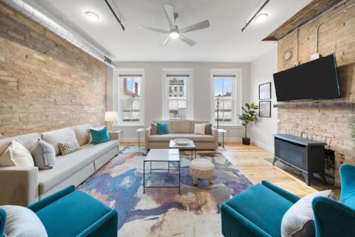 Huge Retrea w Rooftop Deck Stay At Farmers Market — 4-Star Luxury Hotel in Cincinnati, United States