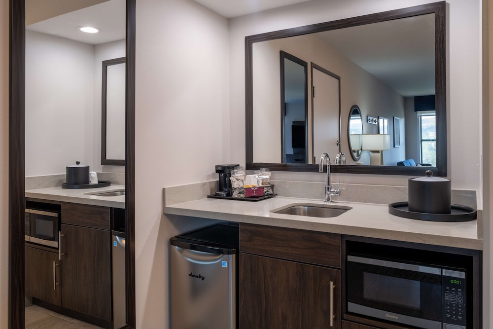 Hampton Inn & Suites Agoura Hills - photo 13