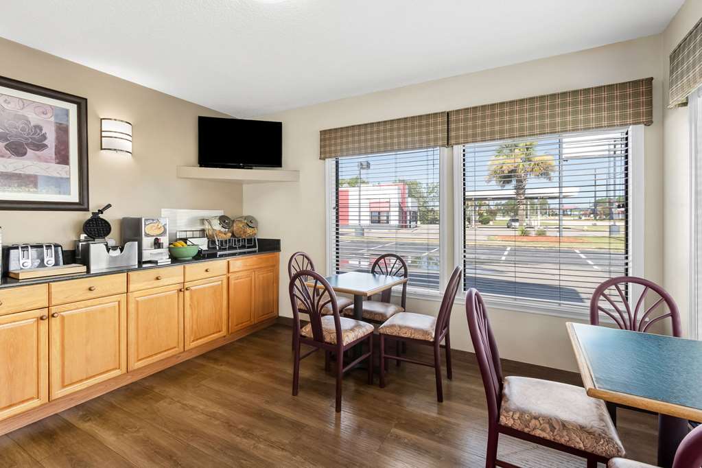 Econo Lodge St. George - photo 28
