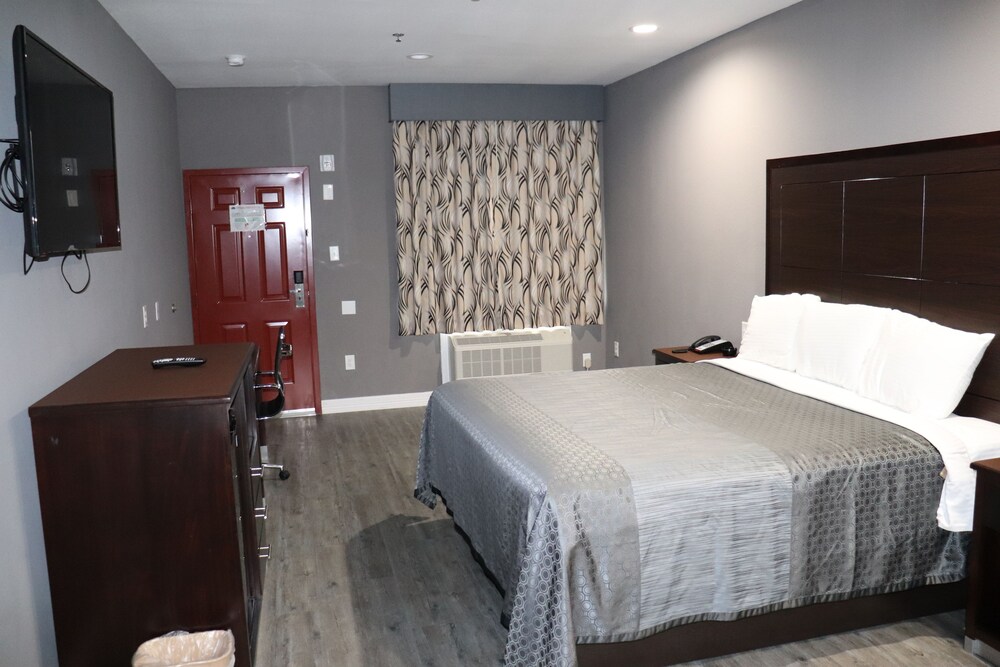 Atlantis Inn and Suites - photo 11