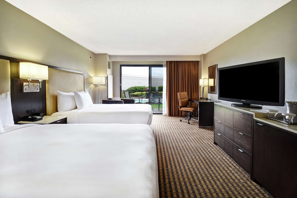 DoubleTree by Hilton Hotel Pleasanton at the Club - photo 8