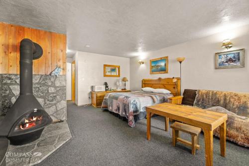 Willamette Pass Inn & Chalets - photo 12