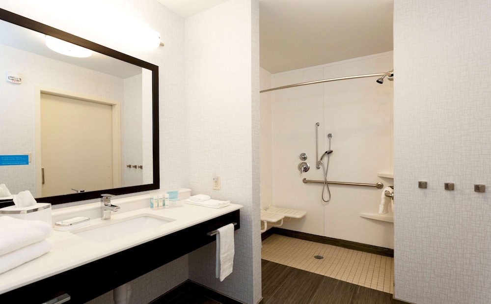 Hampton Inn & Suites Duluth North Mall Area - photo 22