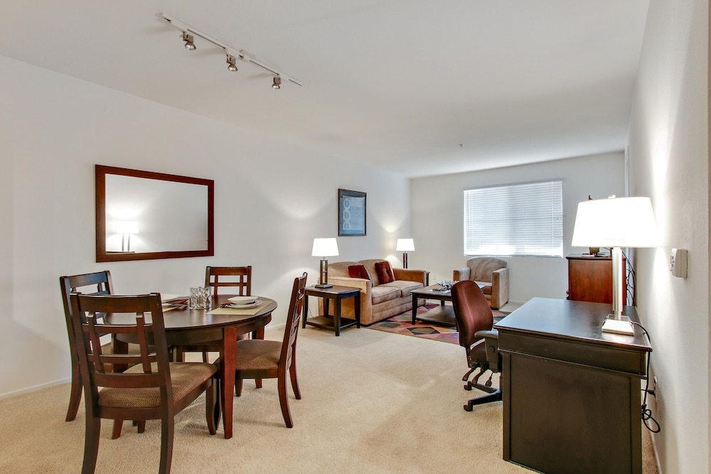 Global Luxury Suites at The Village - photo 27