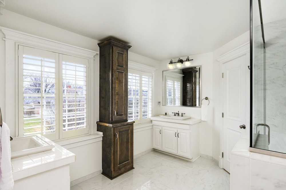 Oak Street Mansion - photo 11