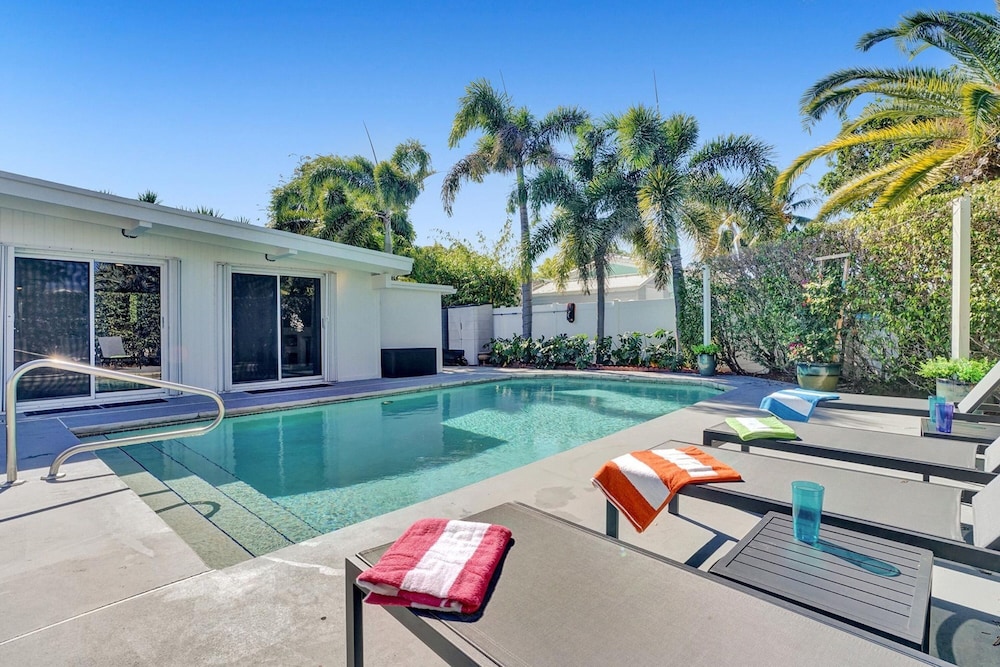 Renovated home wheated pool BBQ — 4-Star Luxury Hotel in Pompano Beach, United States