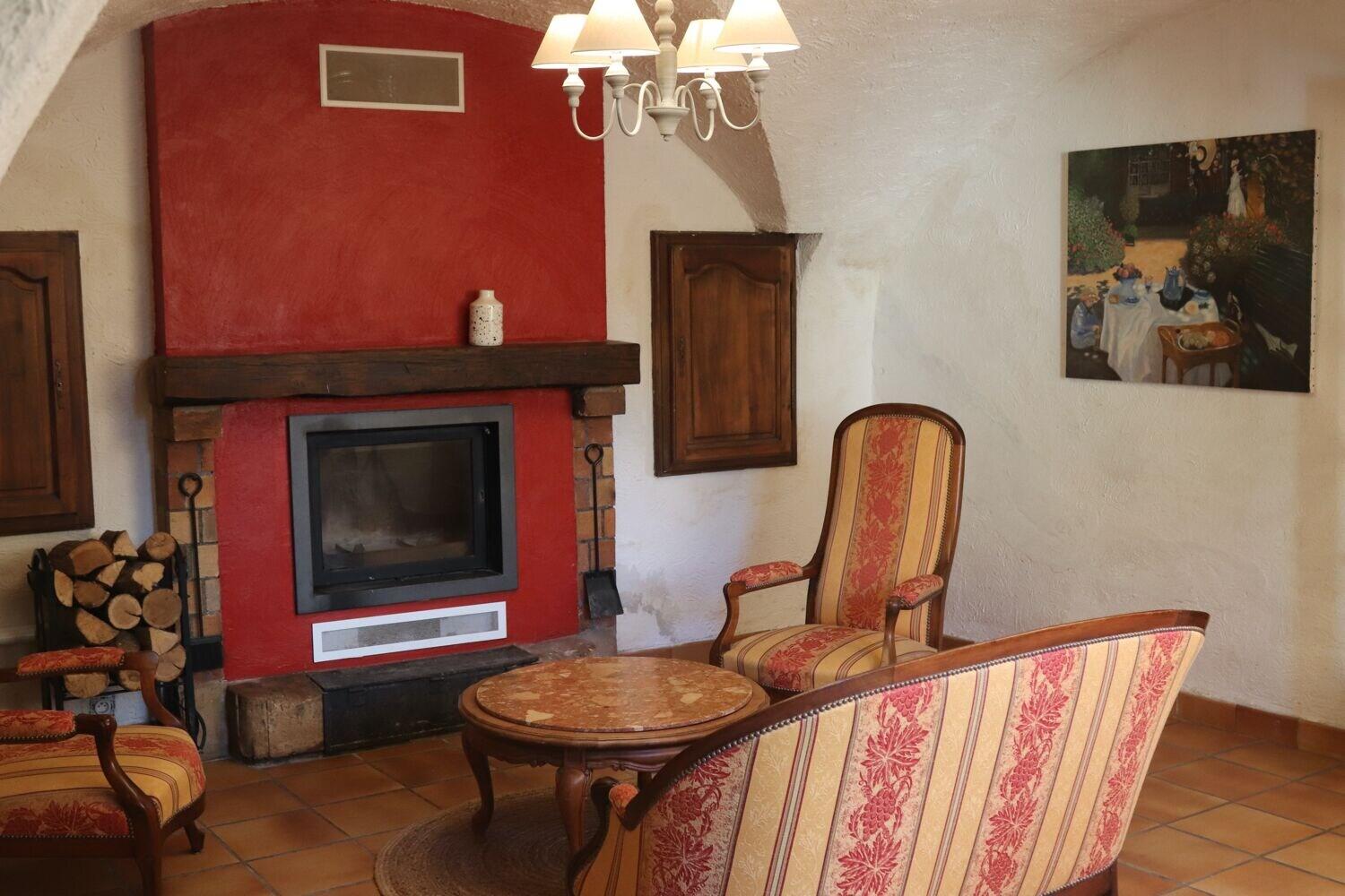 Bastide Juliana — 4-Star Luxury Hotel in Saint-Paul-Trois-Chateaux, France
