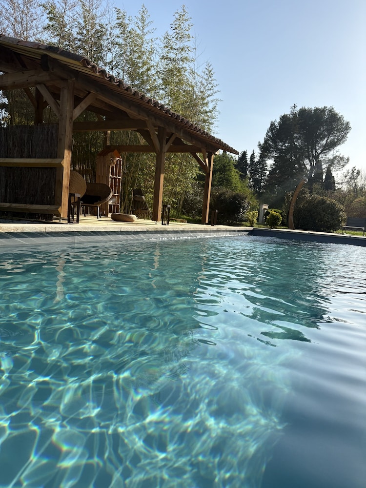 Mas D'auseu — 4-Star Luxury Hotel in Cavaillon, France