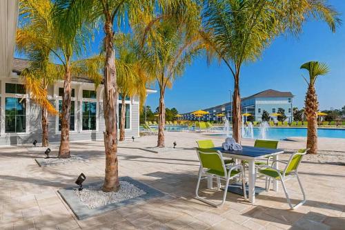 Private Beach plus Pool and Hot Tub Perfect for Families — 4-Star Luxury Hotel in Pensacola, United States