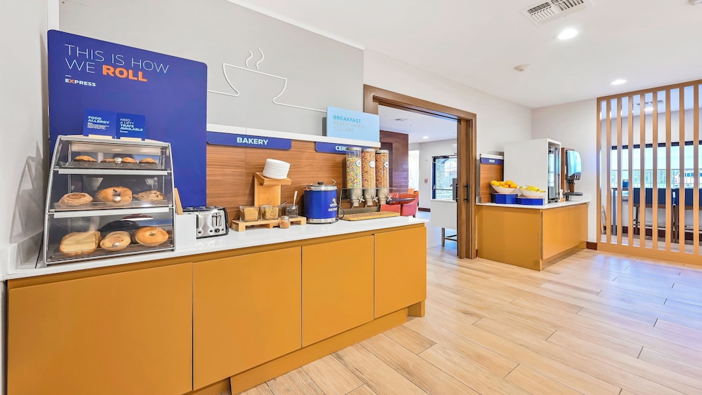 Holiday Inn Express Palestine by IHG - photo 55