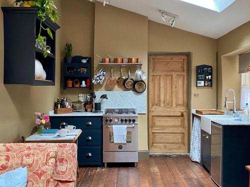 Little Hideaway Central Frome — Frome
